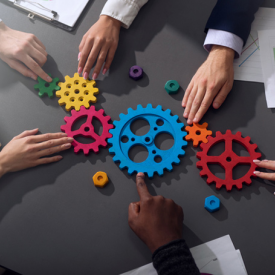 Consolidamos un equipo humano líder, que orienta su quehacer en los valores de honestidad, transparencia y calidad.
